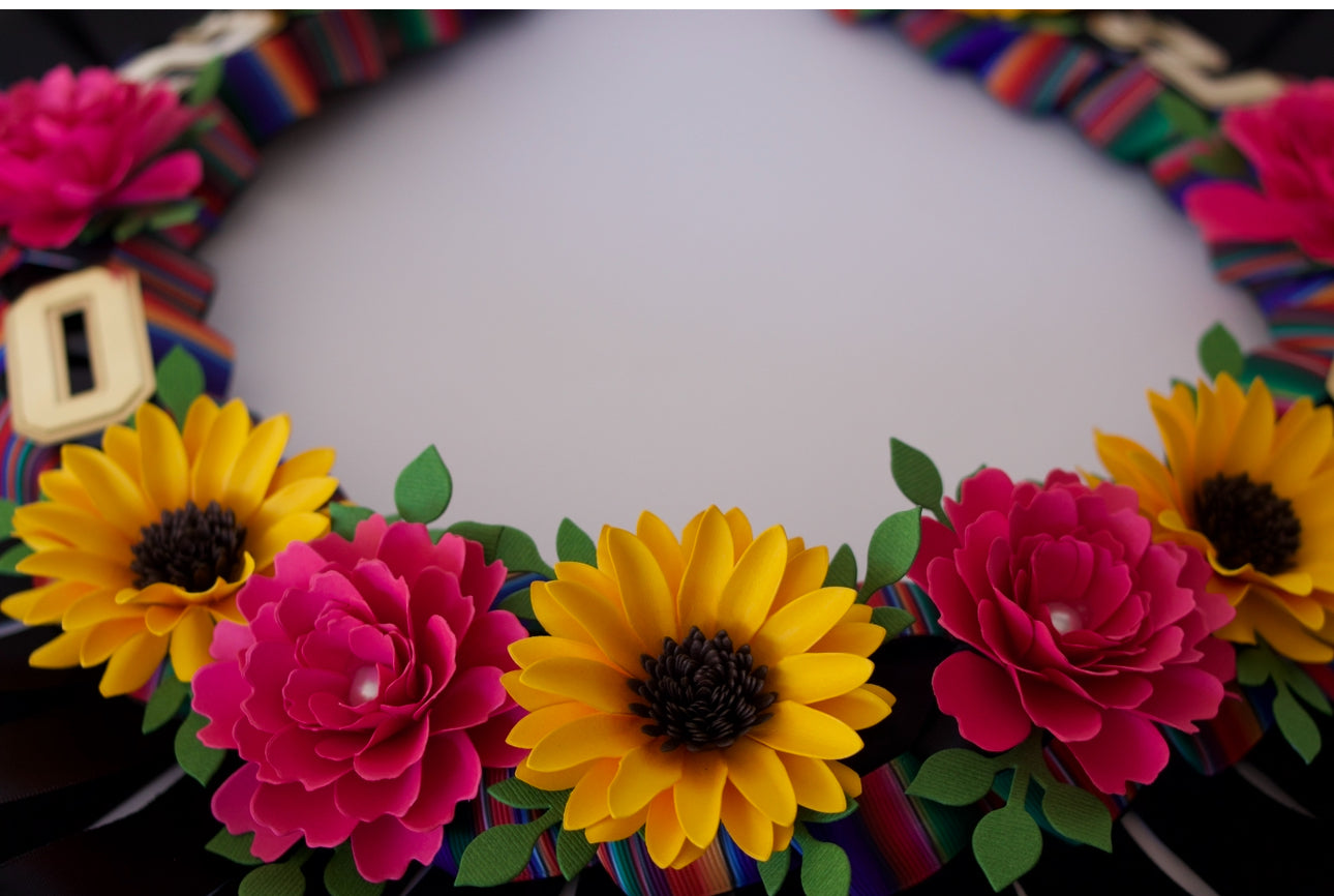 Sarape Bloom 2026 Graduation Lei